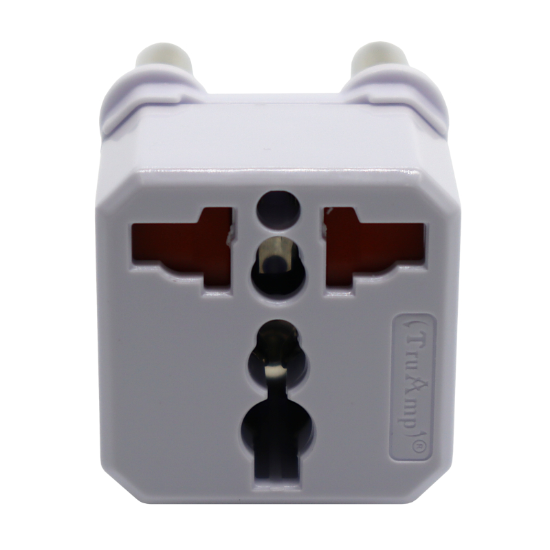 Gizzu Universal Travel Adapter - Image 3