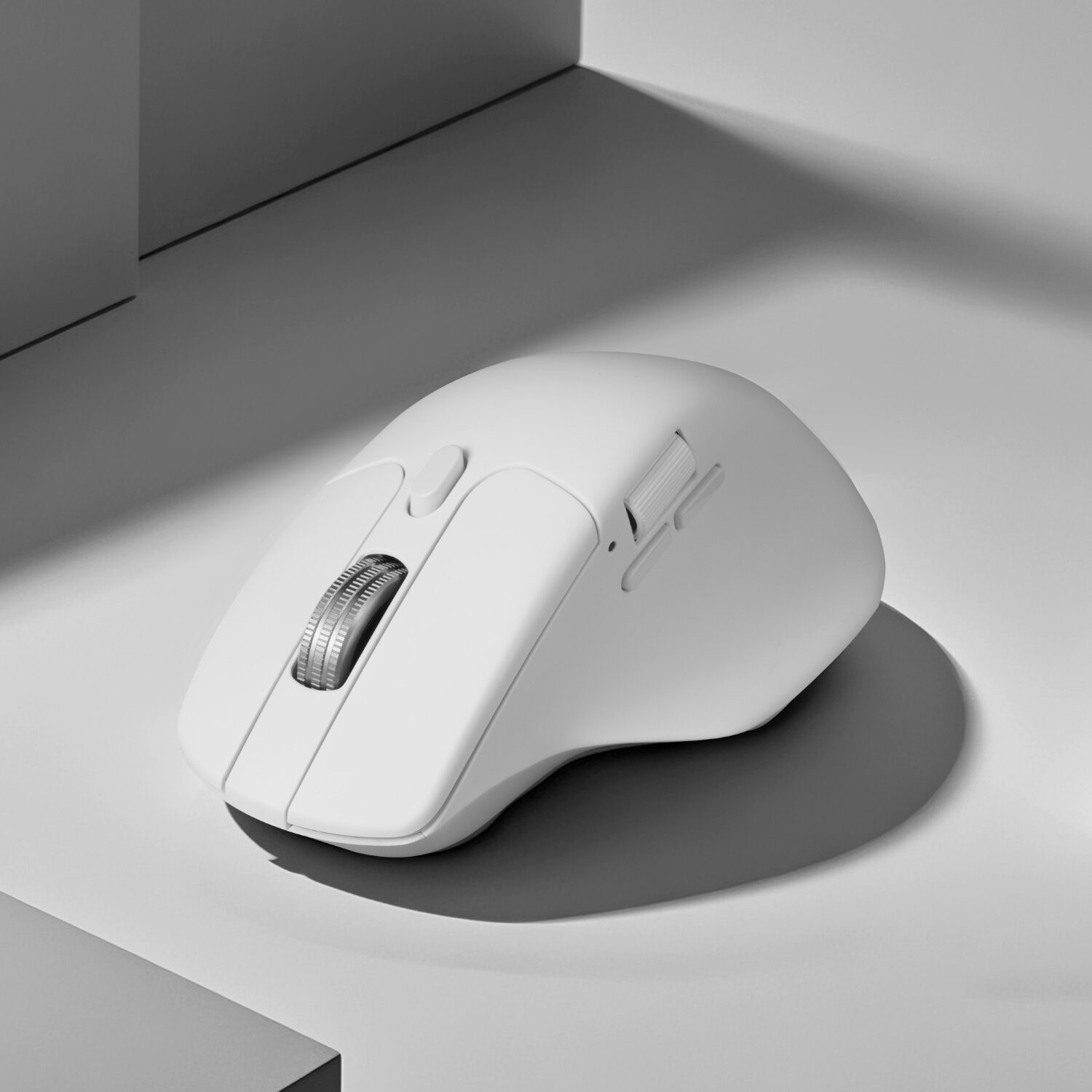 Keychron M6SB72 1K Wireless Mouse (BT/2.4GHz/Wired) with Huano silent Micro switch and premium wheel - White - Image 3
