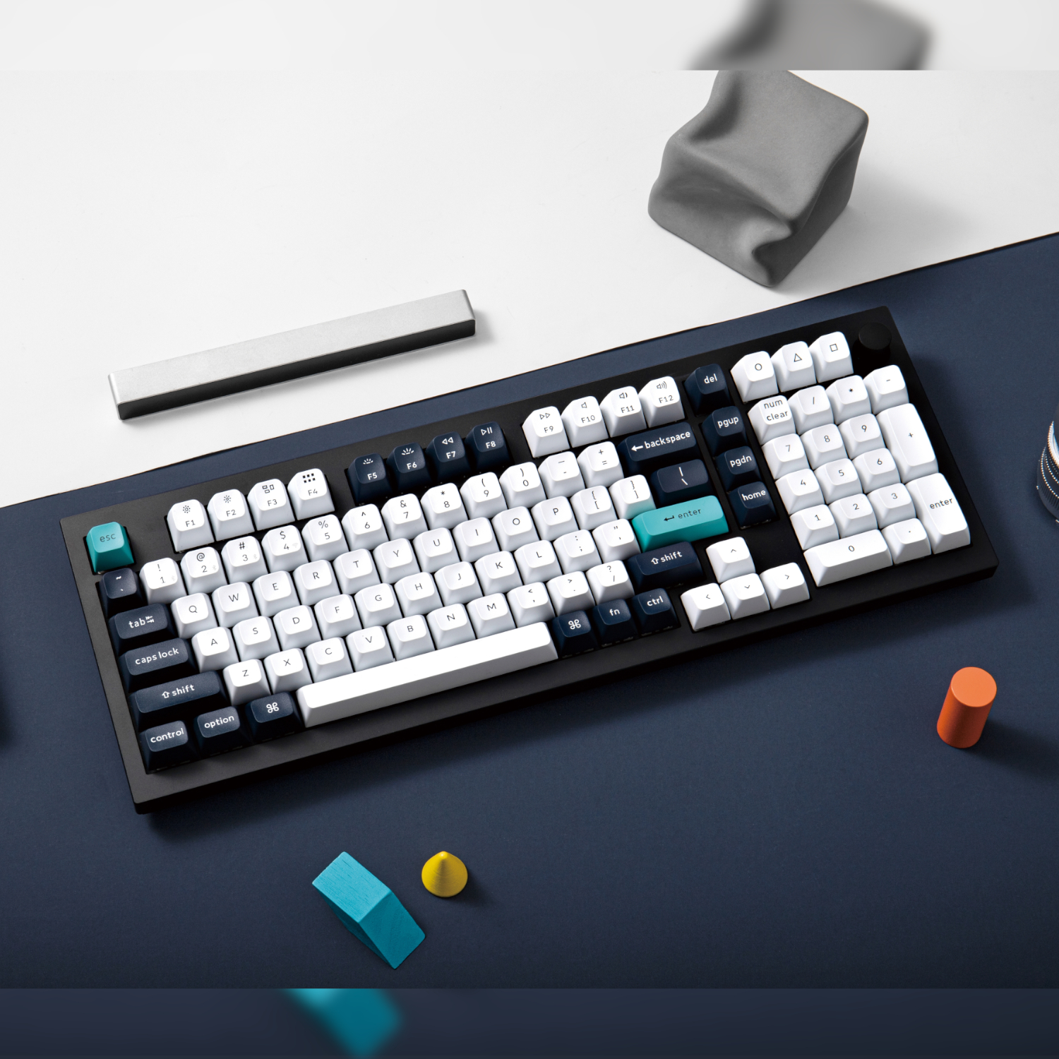 Keychron Q5 Max QMK/VIA Full-size Wireless Custom Mechanical Keyboard (Banana Switches) - Carbon Black - Image 4